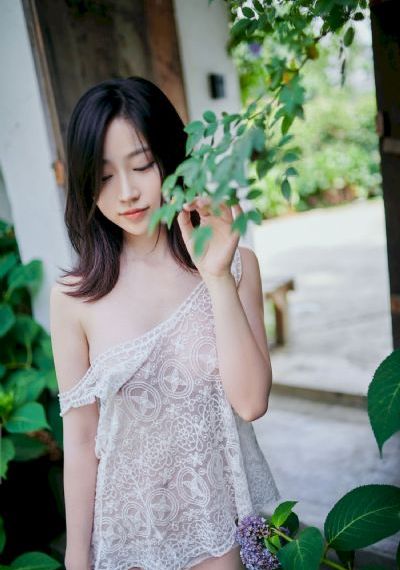 许娜京 深情触摸_琪琪电影国产在线观看